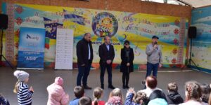250 украински деца – бежанци получиха Великденски подаръци